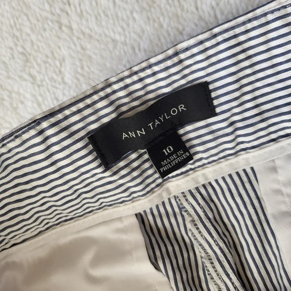 Ann Taylor Kate Blue/White Striped Cropped Leg Pants Women's Size 10 - Picture 3 of 7